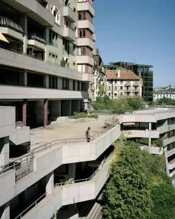 Bibliothèque de Genève, Laurence Rasti (enquête photographique)