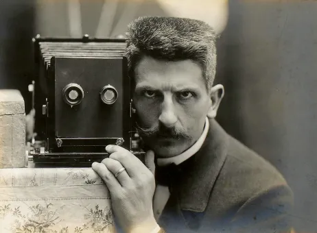 Fred Boissonnas, Autoportrait à l'appareil binoculaire